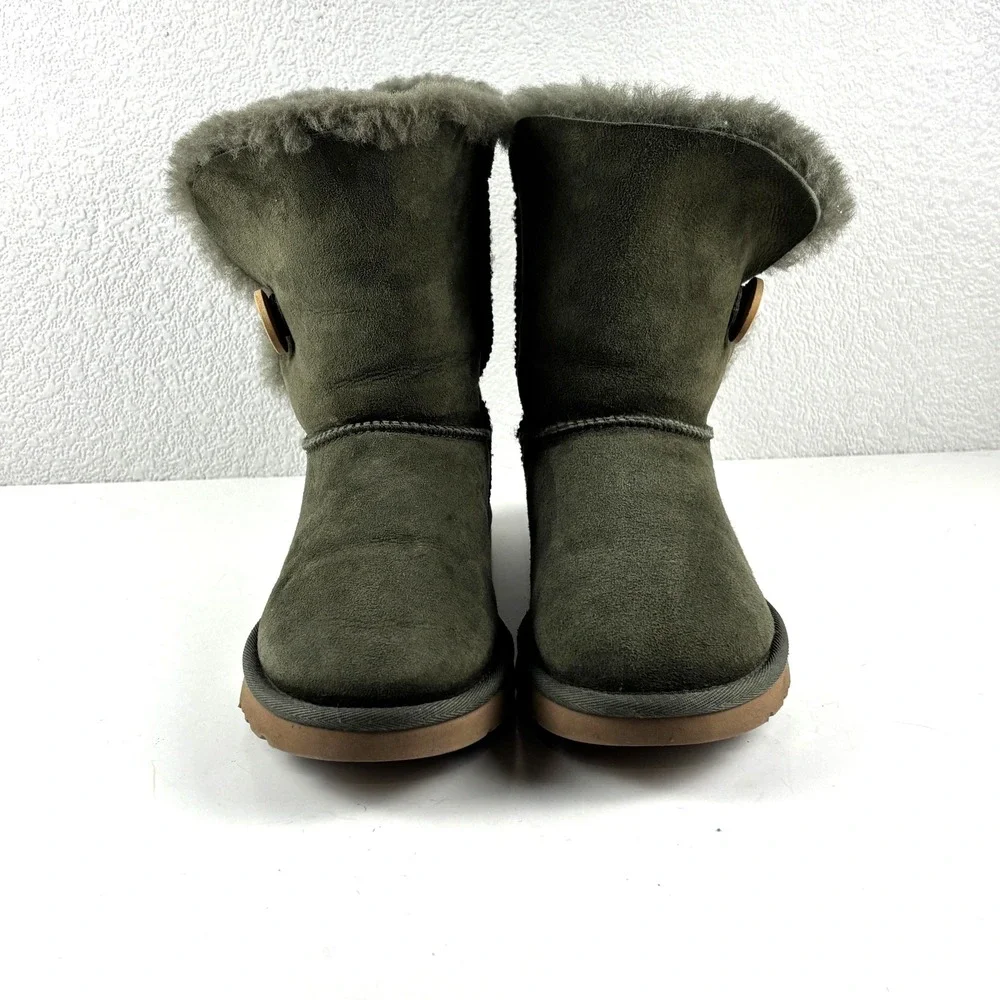 UGG Bailey Button Boots Women 7 Olive‎ Green Suede Shearling 5803 Gorpcore Cozy